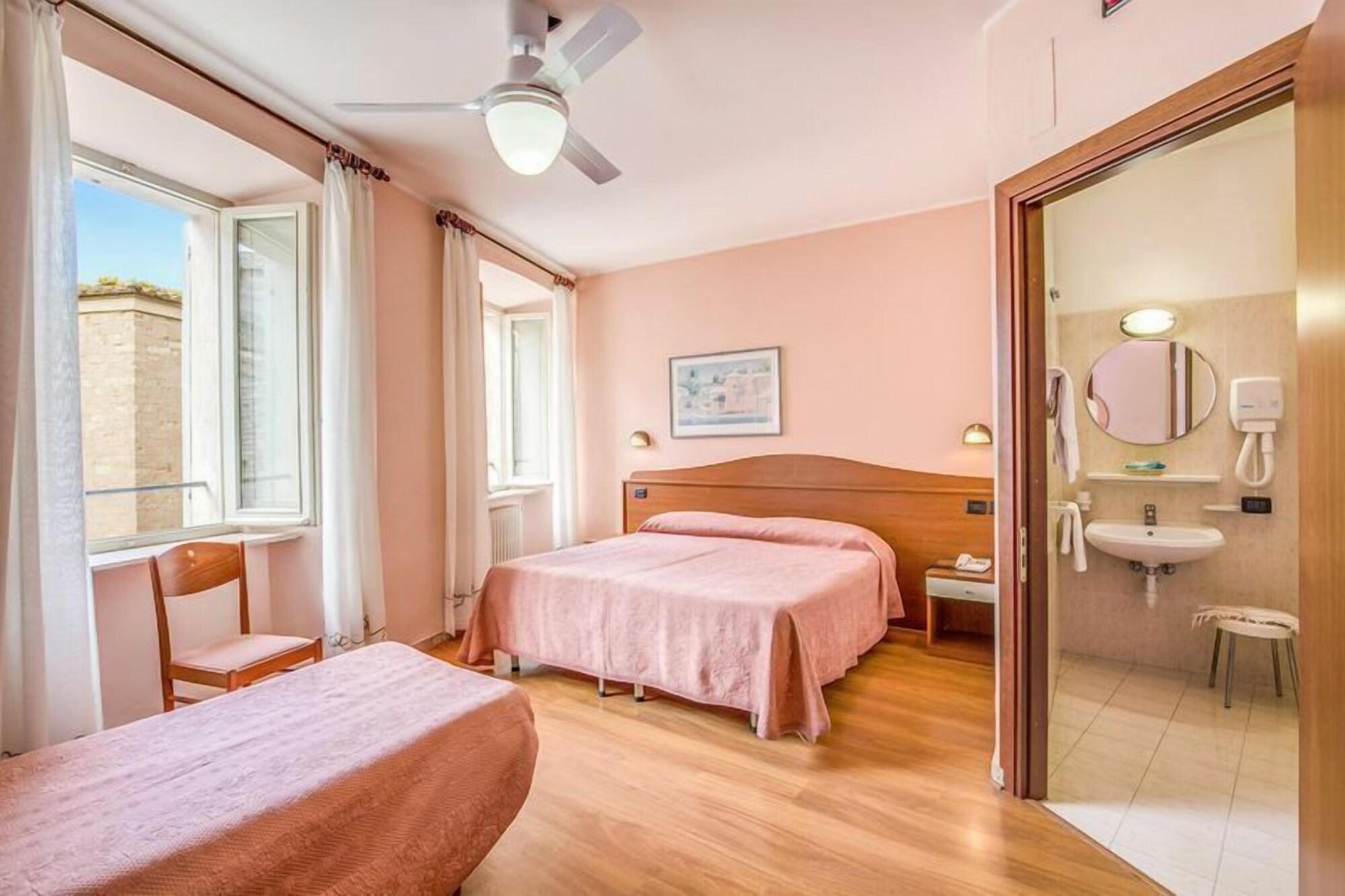 Hotel Roma Assise Extérieur photo