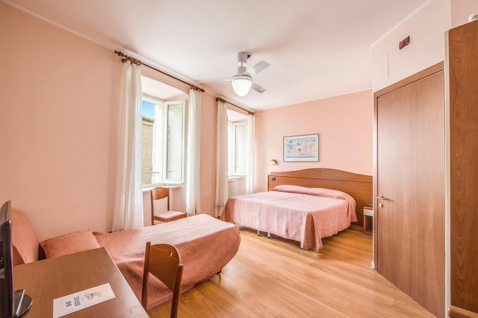 Hotel Roma Assise Extérieur photo