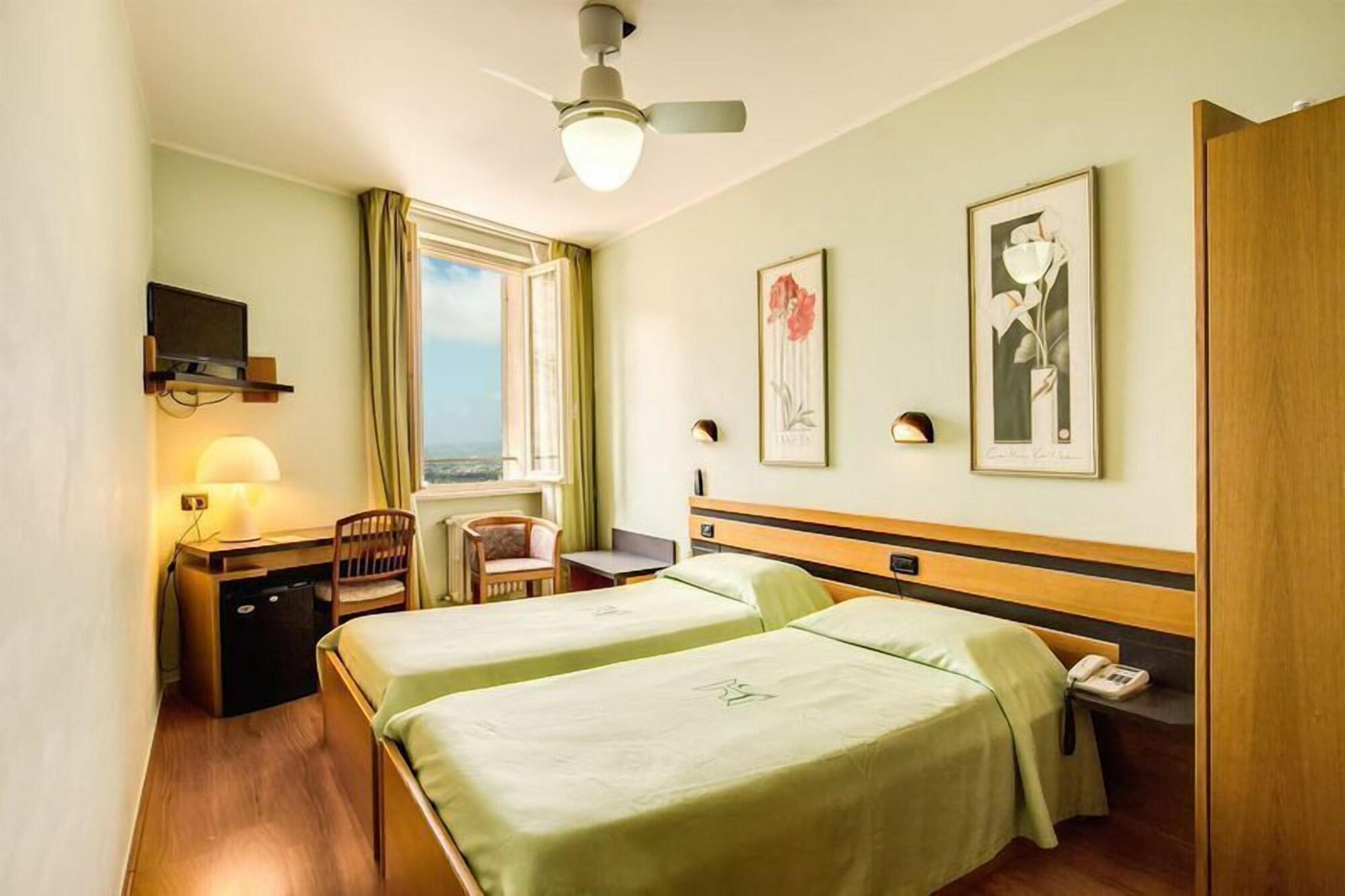 Hotel Roma Assise Extérieur photo