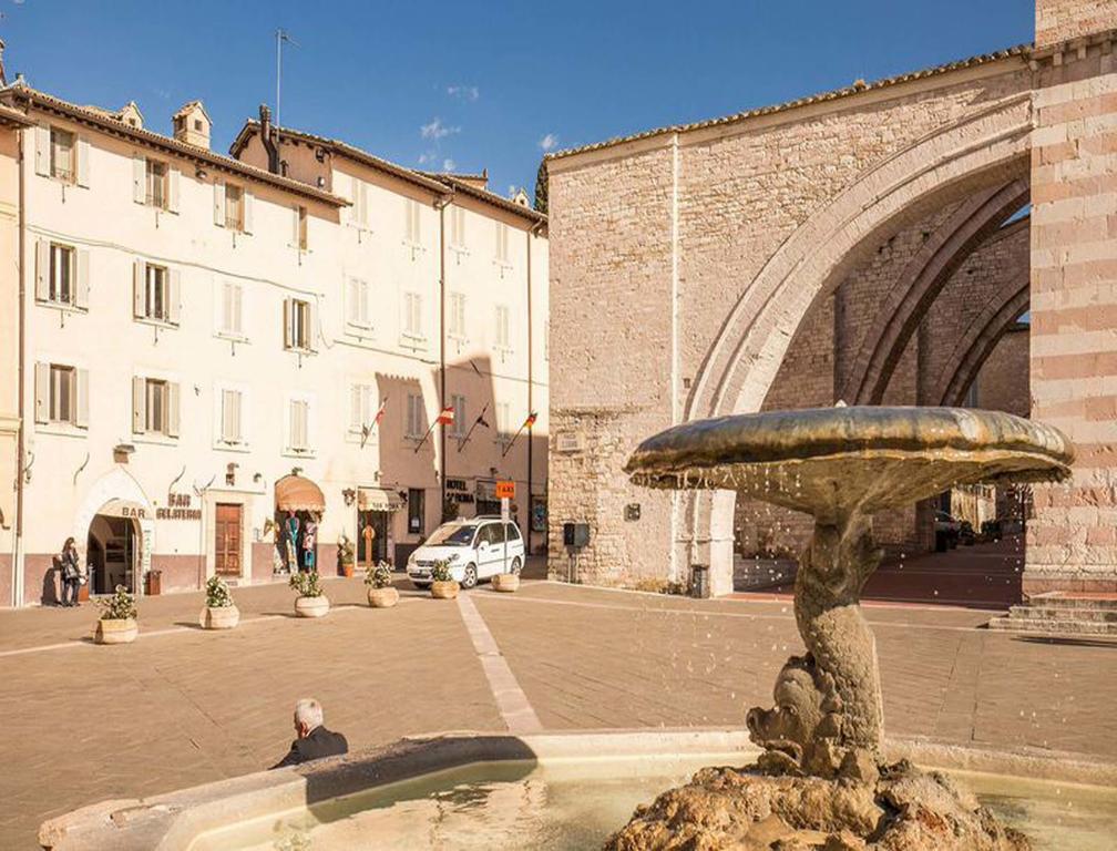 Hotel Roma Assise Extérieur photo