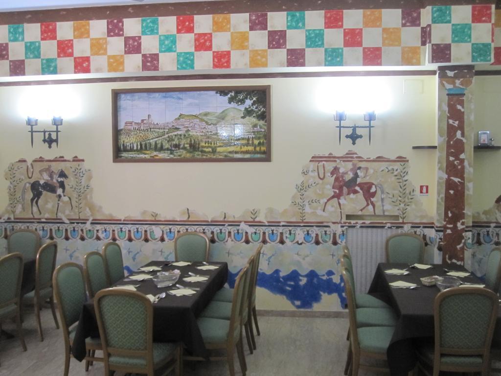 Hotel Roma Assise Extérieur photo